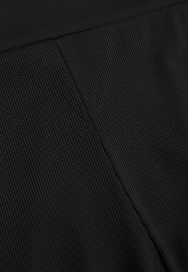 Born2be - Czarne Kolarki Thosea. Stan: podwyższony. Kolor: czarny. Materiał: prążkowany, dzianina. Długość: krótkie