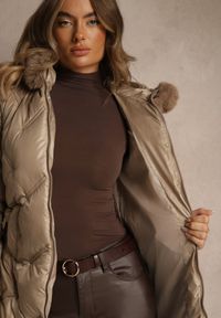 Renee - Ciemnobeżowa Kurtka z Ozdobnym Pikowaniem i Kapturem z Futrem Naliavea. Okazja: na co dzień. Kolor: beżowy. Materiał: futro. Styl: casual, elegancki #2