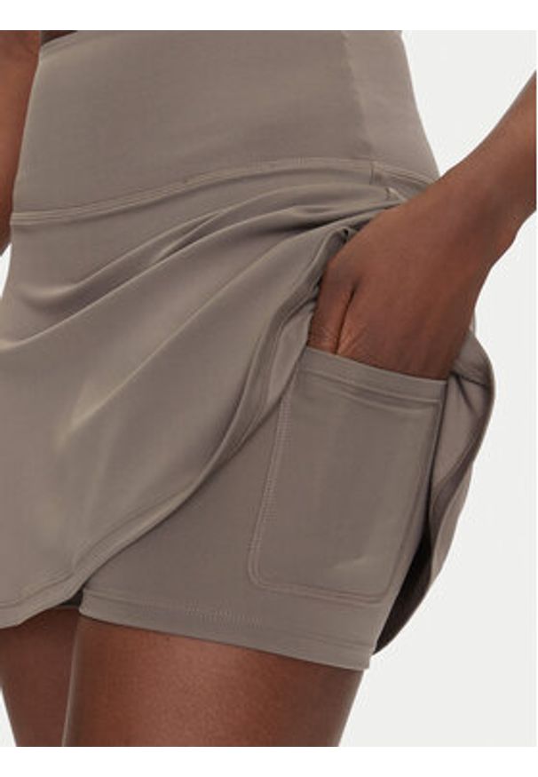 GIRLFRIEND COLLECTIVE - Girlfriend Collective Spódnica mini Float 4045 Beżowy Regular Fit. Kolor: beżowy. Materiał: syntetyk