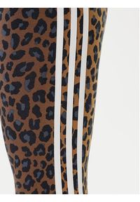 Adidas - adidas Legginsy Leopard 3-Stripes JW7308 Brązowy Slim Fit. Kolor: brązowy. Materiał: bawełna #3