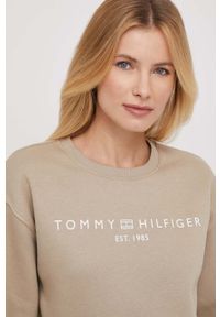 TOMMY HILFIGER - Tommy Hilfiger bluza damska kolor beżowy. Kolor: beżowy. Materiał: bawełna. Wzór: nadruk. Styl: klasyczny