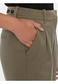 Vero Moda Spodnie materiałowe Britney 10299824 Beżowy Tapered Fit. Kolor: beżowy. Materiał: wiskoza