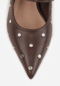 Born2be - Brązowe Czółenka na Szpilce Vices ze Skórzaną Wkładką Paskiem i Nitami Nalizelle. Okazja: na co dzień. Zapięcie: pasek. Kolor: brązowy. Materiał: skóra. Obcas: na szpilce. Styl: casual, elegancki, rockowy. Wysokość obcasa: średni #8