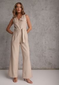 Renee - Beżowy Kombinezon Utility z Wiskozy na Szerokich Ramiączkach z Wiązanym Paskiem Jenora. Kolor: beżowy. Materiał: wiskoza. Długość rękawa: na ramiączkach. Sezon: lato #6