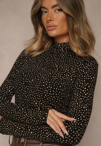 Renee - Czarna Bawełniana Bluzka z Golfem Typu Longsleeve w Groszki Neatte. Okazja: na co dzień. Typ kołnierza: golf. Kolor: czarny. Materiał: bawełna. Długość rękawa: długi rękaw. Wzór: grochy. Styl: klasyczny, casual #3
