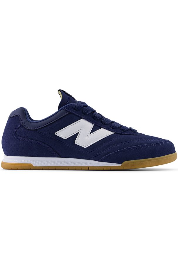 Buty unisex New Balance URC42SC – granatowe. Kolor: niebieski. Materiał: guma, syntetyk, skóra, materiał. Szerokość cholewki: normalna