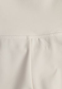 Renee - Białe Tenisowe Spódnico-Spodenki z Elastycznego Materiału Natennia. Okazja: na co dzień. Kolor: biały. Materiał: materiał. Styl: casual, sportowy #8