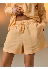 Sinsay - Szorty z domieszką lnu - pomarańczowy. Kolor: pomarańczowy. Materiał: len