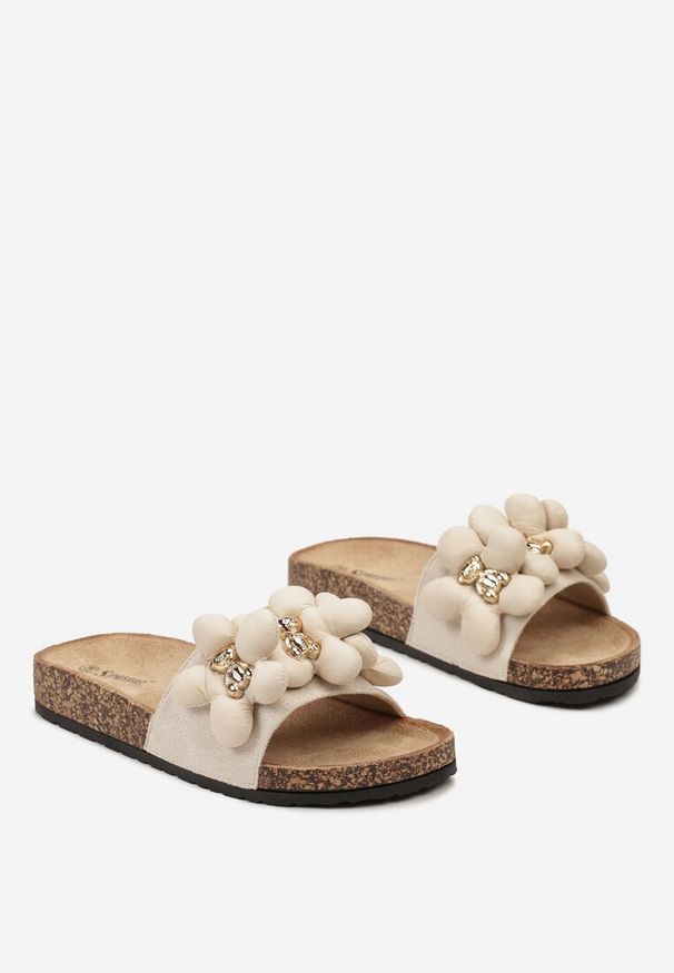 Born2be - Beżowe Klapki z Profilowaną Podeszwą i Ozdobnymi Kwiatkami i Misiami Faerane. Kolor: beżowy. Wzór: kwiaty. Sezon: lato. Styl: elegancki