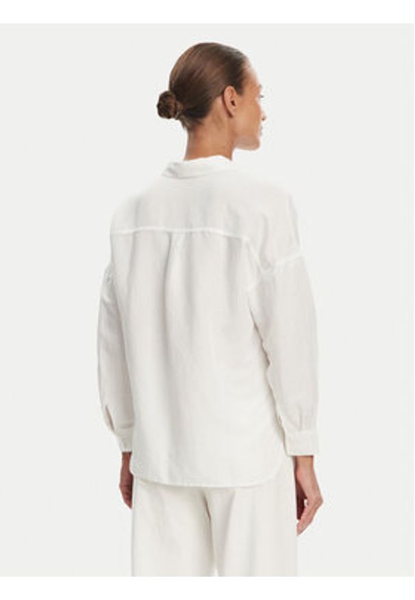 Tatuum Koszula Jenna T2504.083 Biały Relaxed Fit. Kolor: biały. Materiał: wiskoza