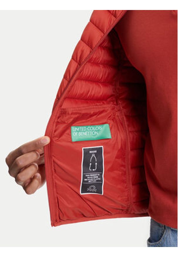 United Colors of Benetton - United Colors Of Benetton Kamizelka 2TWDUJ00P Czerwony Regular Fit. Kolor: czerwony. Materiał: syntetyk