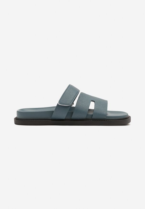 Renee - Ciemnoniebieskie Piankowe Klapki z Ozdobnymi Wycięciami Arrisae. Okazja: na spacer. Kolor: niebieski. Styl: elegancki
