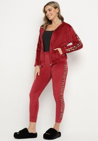 Born2be - Bordowy 2-częściowy Komplet Dresowy z Lampasami w Panterkę Diarafe. Kolor: czerwony. Materiał: dresówka. Wzór: motyw zwierzęcy #5