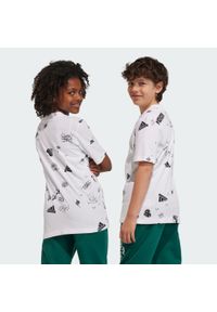 Adidas - Koszulka Brand Love Allover Print Kids. Kolor: biały, czarny, wielokolorowy. Wzór: nadruk