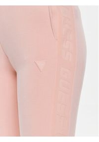 Guess Spodnie dresowe V2YB18 K7UW2 Różowy Regular Fit. Kolor: różowy. Materiał: wiskoza #6