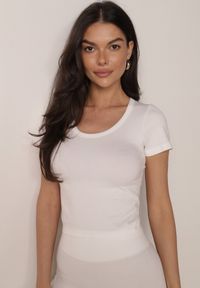 Born2be - Biały Gładki T-shirt o Krótszym Kroju Errora. Okazja: na co dzień. Kolor: biały. Materiał: materiał, jeans. Długość: krótkie. Wzór: gładki. Styl: casual #1
