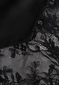 Renee - Czarna Koktajlowa Spódnica z Satyny z Koronką Avelori. Kolor: czarny. Materiał: satyna, koronka. Wzór: koronka. Styl: wizytowy #7
