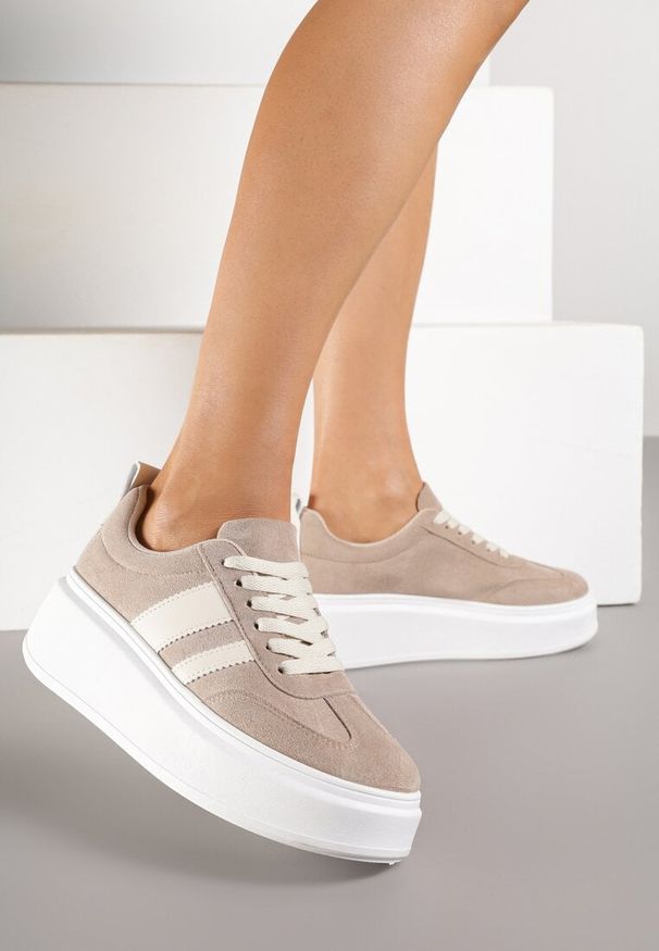 Renee - Ciemnobeżowe Sneakersy Klasyczne Tenisówki na Grubej Podeszwie z Koturnem Adessia. Nosek buta: okrągły. Zapięcie: sznurówki. Kolor: beżowy. Materiał: materiał. Obcas: na koturnie. Wysokość obcasa: niski