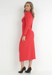 Born2be - Czerwona Sukienka Linalle. Kolor: czerwony. Materiał: dzianina, wiskoza. Długość rękawa: długi rękaw. Typ sukienki: dopasowane. Długość: midi #6
