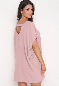 Born2be - Różowa Mini Sukienka z Krótkim Rękawem o Fasonie Nietoperza Kharson. Kolor: różowy. Długość rękawa: krótki rękaw. Styl: boho. Długość: mini #4