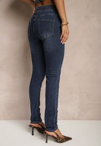 Renee - Granatowe Jeansy o Fasonie Slim z Bawełną ze Sznurkiem i Gumką w Talii Jalione. Okazja: na co dzień, na spacer. Kolor: niebieski. Wzór: aplikacja. Styl: elegancki, casual