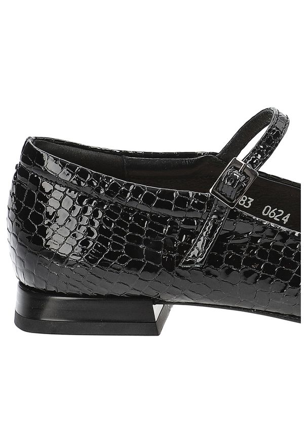 Czarne Półbuty Armodo Premium Obuwie Damskie. Okazja: na co dzień, na spotkanie biznesowe. Zapięcie: klamry. Kolor: czarny. Materiał: lakier, skóra, materiał. Obcas: na obcasie. Styl: biznesowy, klasyczny, casual. Wysokość obcasa: średni