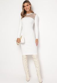 Born2be - Biała Sweterkowa Sukienka Midi z Okrągłym Dekoltem i Ozdobnymi Cyrkoniami Adorne. Kolor: biały. Wzór: aplikacja. Długość: midi #5