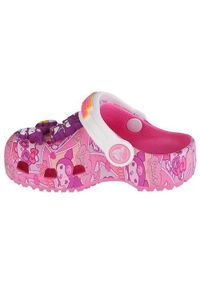 Buty do chodzenia niemowlęce Crocs Hello Kitty And Friends Classic Clog. Kolor: różowy. Materiał: materiał, syntetyk. Wzór: motyw z bajki