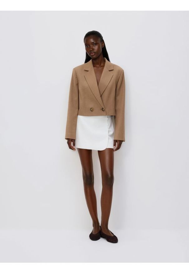 Reserved - Spódnico-szorty z dodatkiem wiskozy - biały. Kolor: biały. Materiał: wiskoza. Wzór: gładki