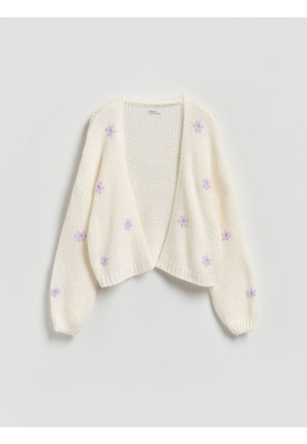 Reserved - Kardigan z haftem - kremowy. Kolor: kremowy. Materiał: dzianina, wełna. Wzór: haft