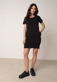 Born2be - Czarna Sukienka z Bawełny o Pudełkowym Kroju z Kieszeniami Briarspark. Okazja: do pracy, na co dzień. Kolor: czarny. Materiał: bawełna. Typ sukienki: proste, sportowe. Styl: sportowy, casual #4