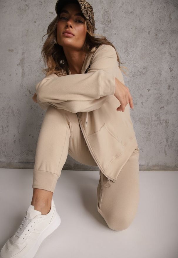 Renee - Beżowy Komplet Dresowy Spodnie Joggery i Bluza z Kapturem na Suwak Bernika. Kolor: beżowy. Materiał: dresówka. Wzór: gładki