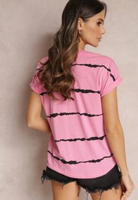 Renee - Różowy T-shirt Tie Dye z Ozdobnym Wiązaniem i Krótkim Rękawem Lilou. Kolor: różowy. Materiał: jeans, tkanina. Długość rękawa: krótki rękaw. Długość: krótkie #3