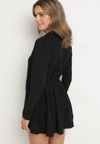 Born2be - Czarna Asymetryczna Sukienka o Koszulowym Kroju z Gumką w Talii Elodina. Kolor: czarny. Długość rękawa: długi rękaw. Typ sukienki: koszulowe, asymetryczne. Styl: elegancki, sportowy #6