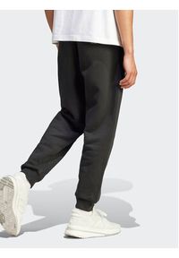 Adidas - adidas Spodnie dresowe IR8360 Czarny Regular Fit. Kolor: czarny. Materiał: dresówka, bawełna #6