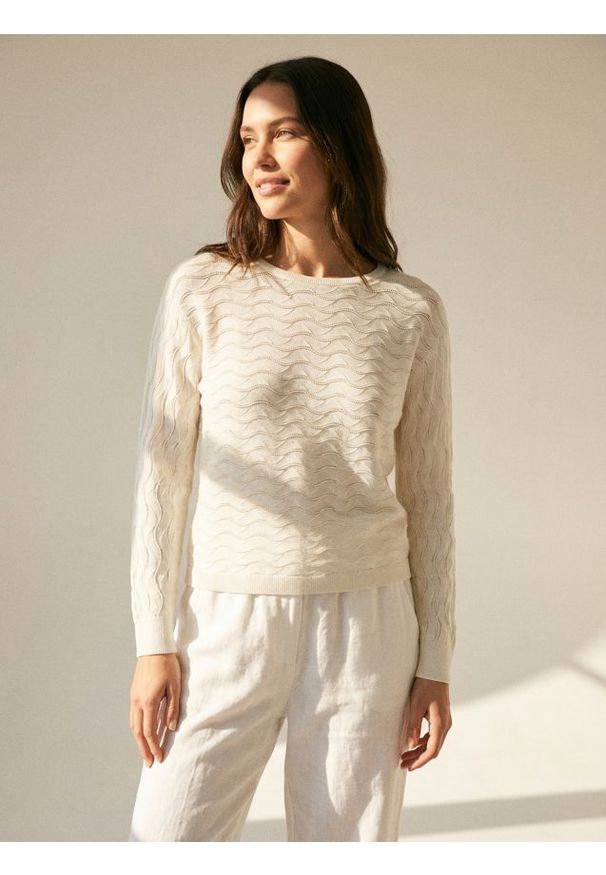 Sinsay - Ażurowy sweter - kremowy. Kolor: kremowy. Wzór: ażurowy