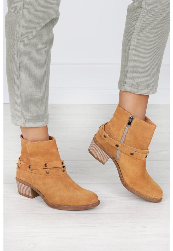 Casu - Camelowe botki kowbojki polska skóra casu ds-520-314. Materiał: skóra