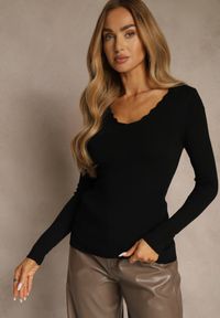 Renee - Czarny Sweter o Taliowanym Kroju z Nieregularnym Dekoltem w V Fenalissa. Okazja: na co dzień. Kolor: czarny. Długość: krótkie. Sezon: zima, jesień. Styl: casual #3