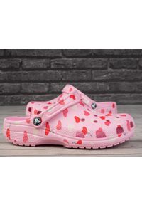 Sandały damskie na basen Crocs VDAY CLOG. Kolor: czerwony, wielokolorowy, różowy
