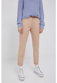 only - Only spodnie damskie kolor beżowy fason chinos medium waist. Kolor: beżowy. Materiał: tkanina, bawełna