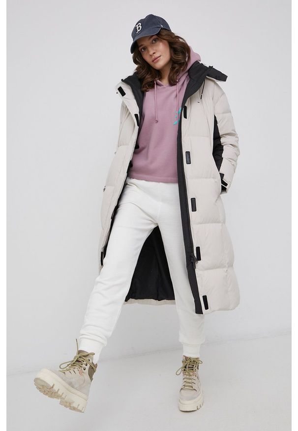 Tommy Jeans Kurtka puchowa damska kolor beżowy zimowa. Okazja: na co dzień. Kolor: beżowy. Materiał: puch. Sezon: zima. Styl: casual