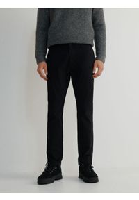 Reserved - Spodnie chino slim fit - czarny. Kolor: czarny. Materiał: bawełna #1