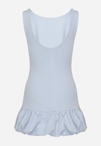 Born2be - Niebieski Taliowany Kombinezon Ozdobiony Falbanką Semiriela. Okazja: na co dzień. Kolor: niebieski. Wzór: aplikacja. Styl: klasyczny, casual