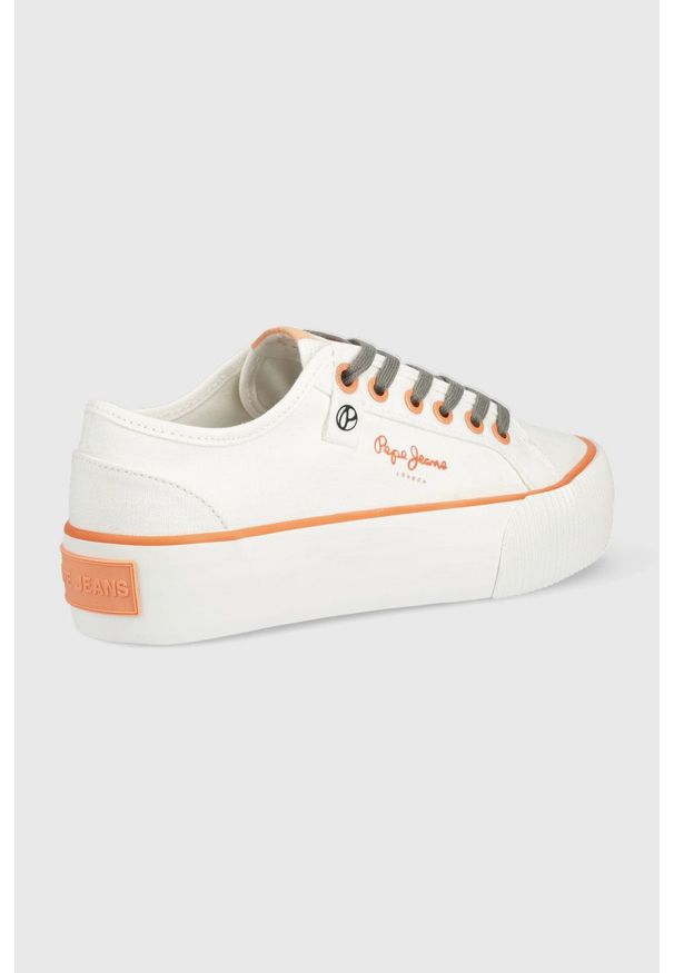 Pepe Jeans tenisówki ottis w bass kolor biały. Nosek buta: okrągły. Zapięcie: sznurówki. Kolor: biały. Materiał: guma. Obcas: na platformie