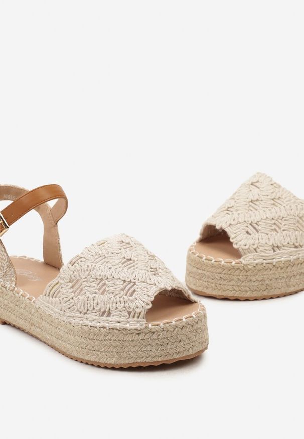 Renee - Beżowe Sandały Plecione w Stylu Espadryli na Platformie z Juty Garita. Kolor: beżowy. Wzór: ażurowy. Sezon: lato. Obcas: na platformie