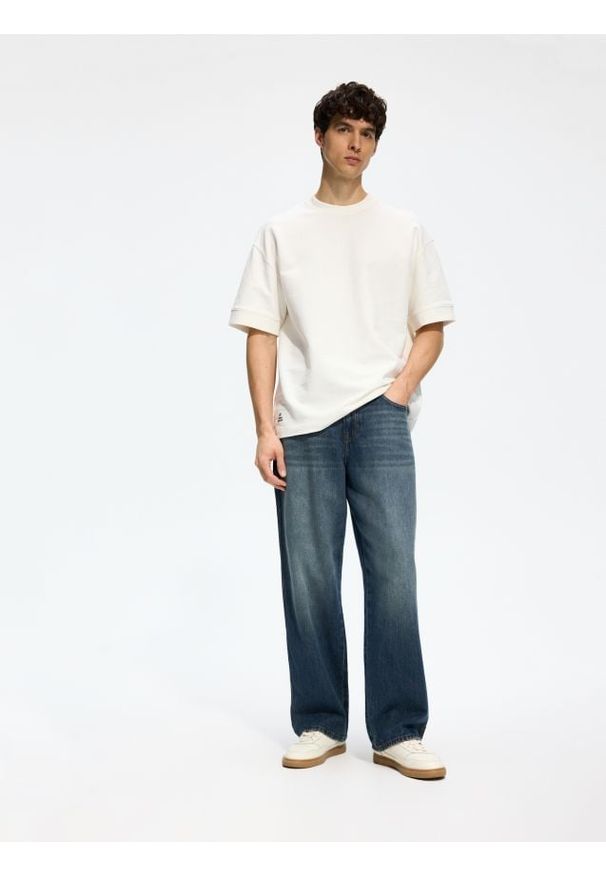 Reserved - Jeansy baggy z efektem sprania - indigo jeans