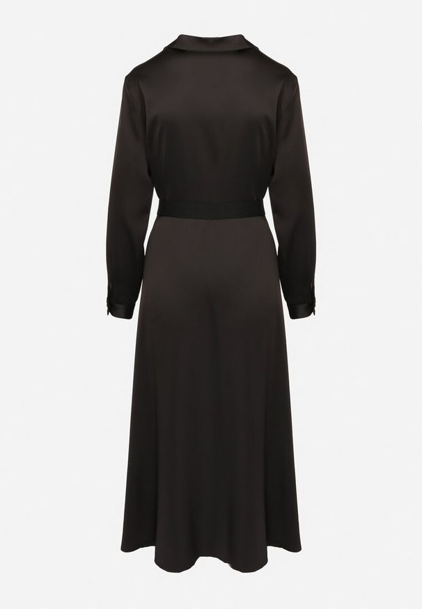 Born2be - Czarna Sukienka Szmizjerka z Satyny Ozdobiona Paskiem i Imitacjami Kieszeni Vamilea. Okazja: na co dzień. Kolor: czarny. Materiał: satyna. Wzór: aplikacja. Typ sukienki: szmizjerki. Styl: elegancki, klasyczny, casual