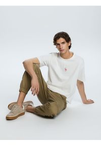 Reserved - T-shirt comfort fit - złamana biel. Materiał: dzianina, bawełna #1