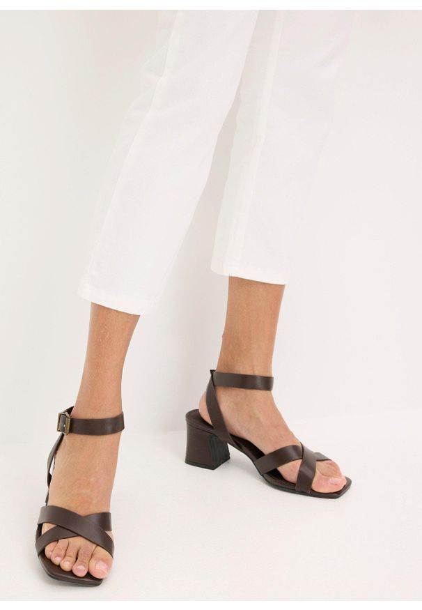 bonprix - Spodnie 7/8 z gumką w talii, ze stretchem. Kolor: biały. Styl: elegancki