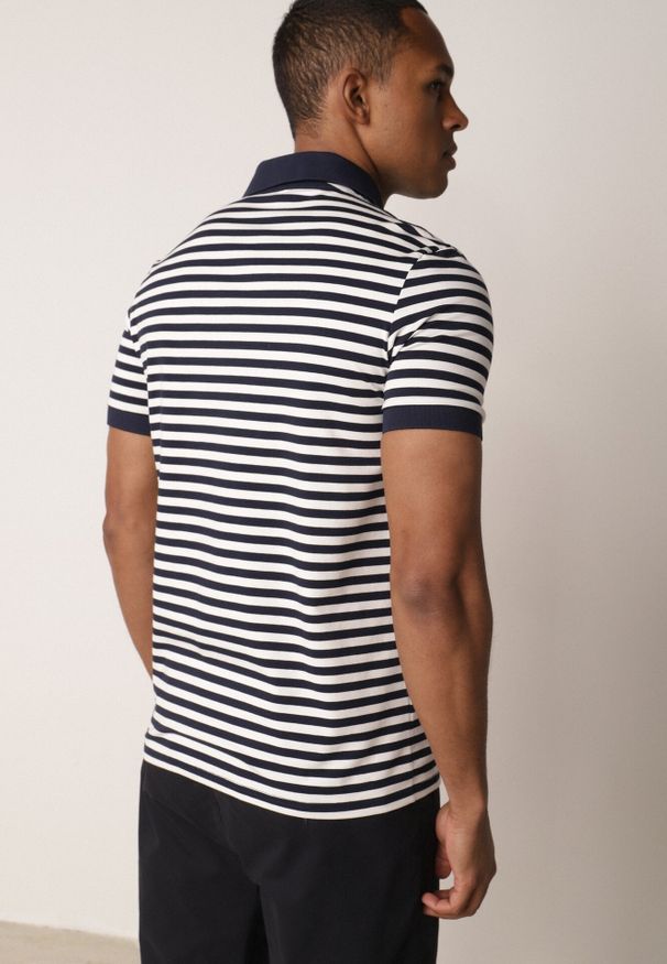 Born2be - Granatowa Bawełniana Koszulka Polo w Paski w Stylu Casual Elunilla. Okazja: na co dzień. Typ kołnierza: polo. Kolor: niebieski. Materiał: bawełna. Wzór: paski. Styl: casual